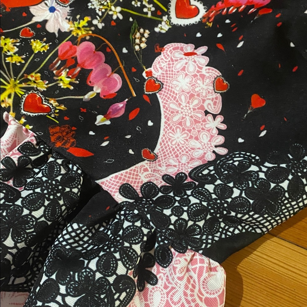 Nwt Piccione piccione heart floral graphic print peplum black top made in Italy - Picture 6 of 8